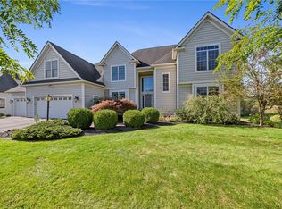 26 Amber Hill Dr, Pittsford, NY 14534