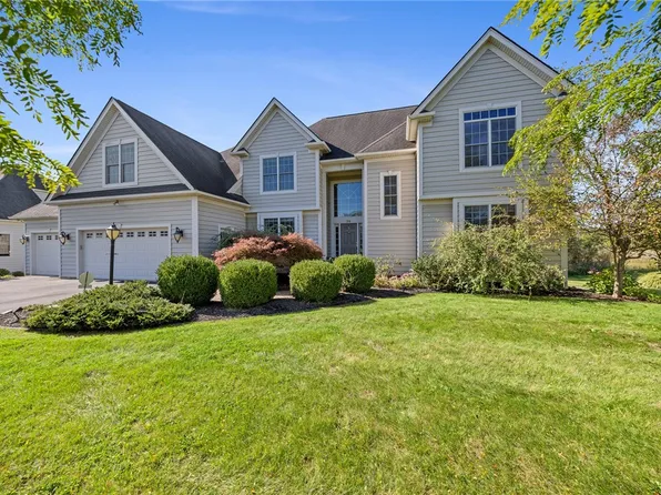 26 Amber Hill Dr, Pittsford, NY 14534