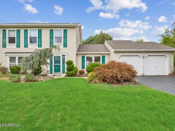 19 Gary Dr, Englishtown, NJ 07726