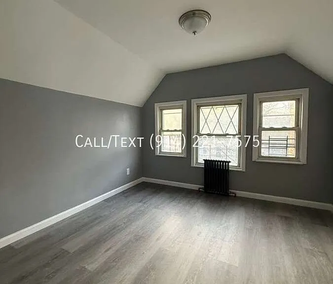 76 Bruce Ave — Photo 3