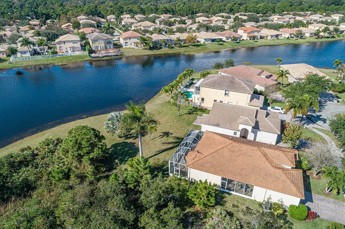 Deep lake property, backyard, coverd patio, lenai - 6216 Santa Margarito Dr