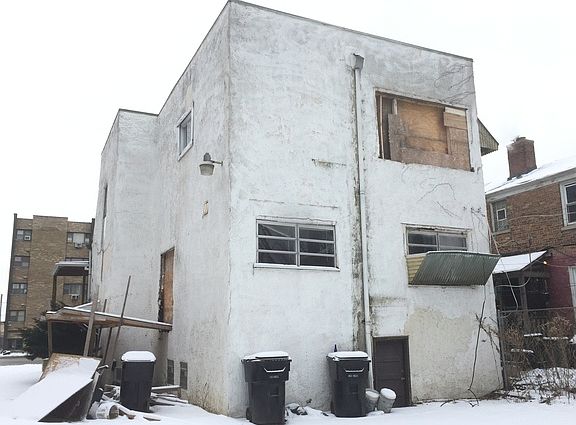 3rd image of 7853 S South Shore Dr