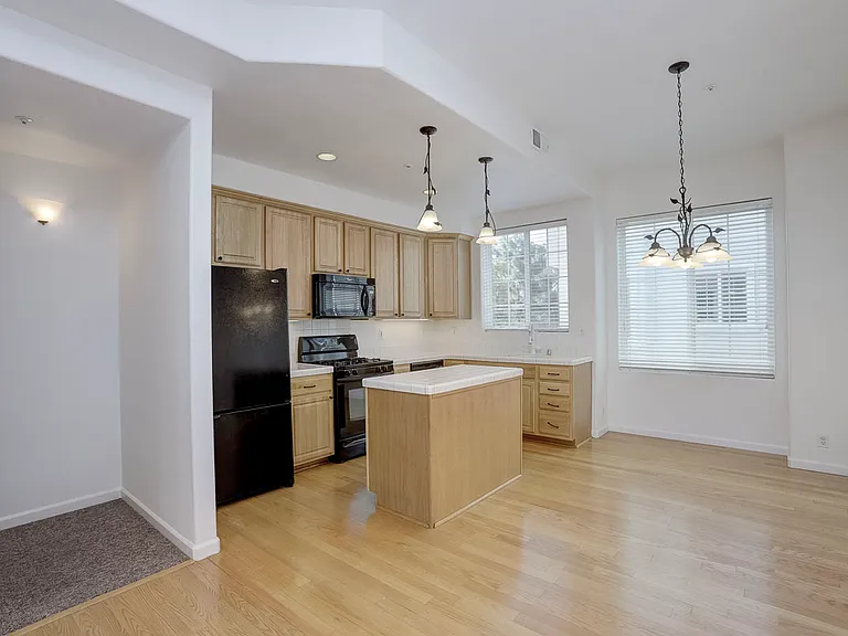 725 Northrup St — Photo 3