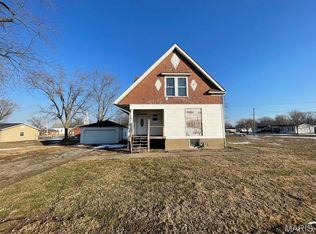 607 W Deck St, New Douglas, IL 62074