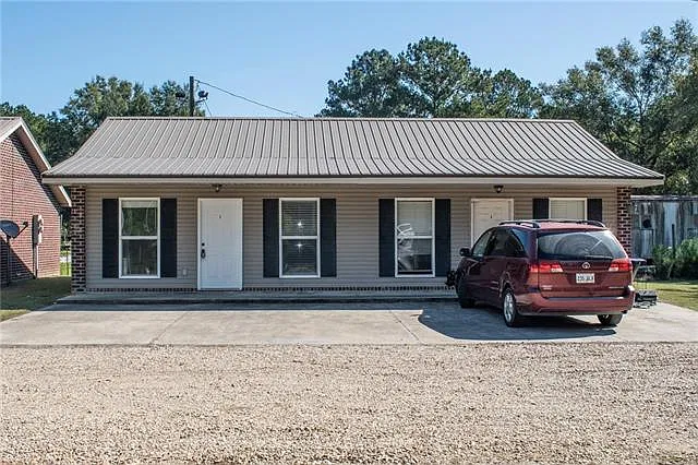 1 bed, 1.0 bath, 704 sqft, $900 — Photo 2