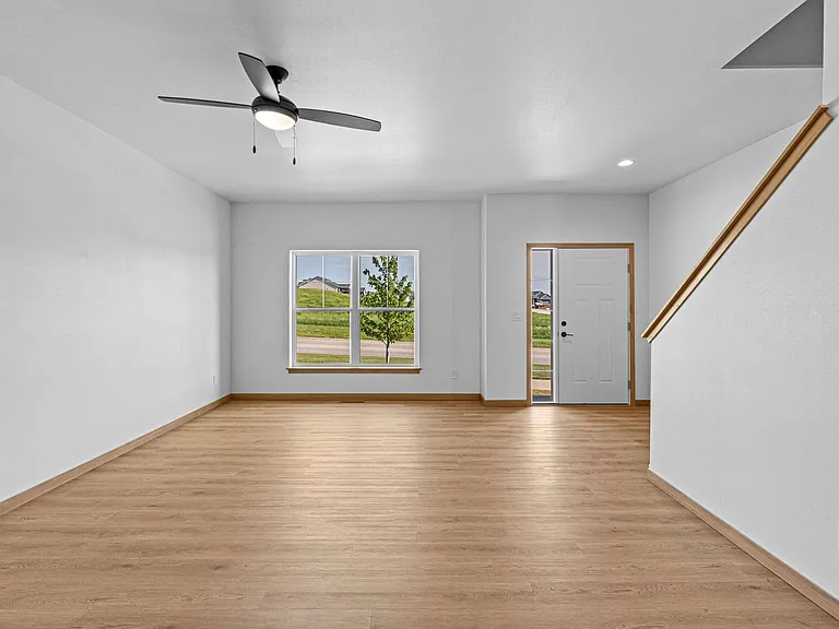 630 Catherine Dr — Photo 8