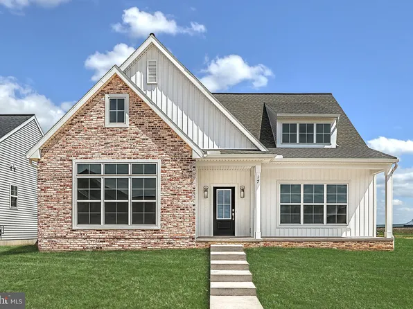 17 Pinnacle Ridge Dr, Annville, PA 17003