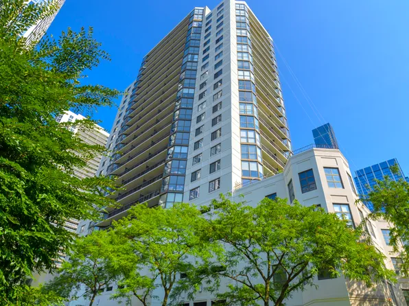 33 W Delaware Pl APT 11K, Chicago, IL 60610