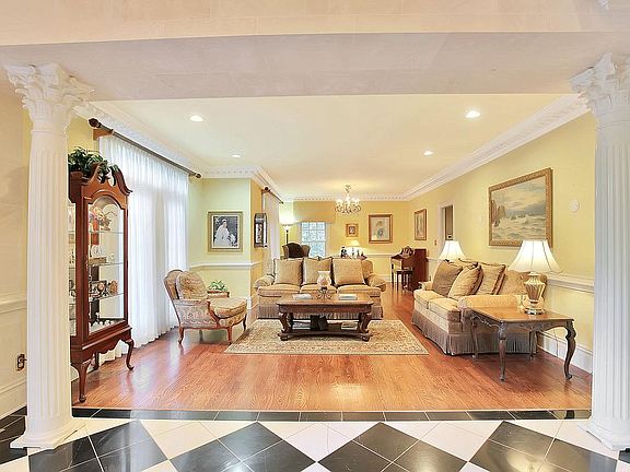 3rd image of 1258 Rothesay Cir