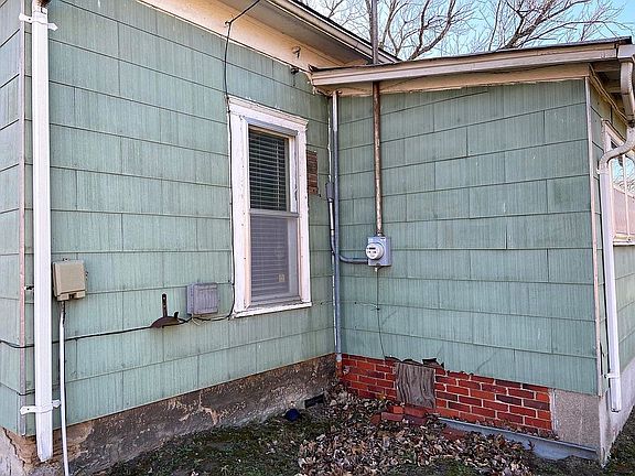 3rd image of 106 W Olive St