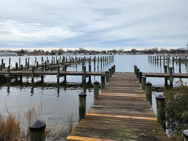 701 Monroe Point Dr — Photo 4