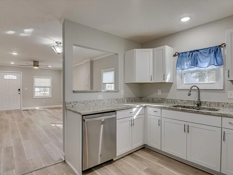 2818 Hazel St — Photo 11