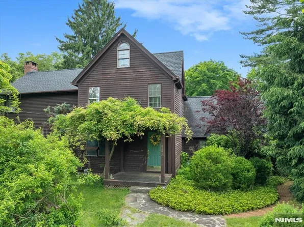 148 Spring Valley Rd, Montvale, NJ 07645