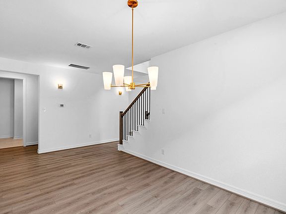 10646 Forward Street Interior Image 5