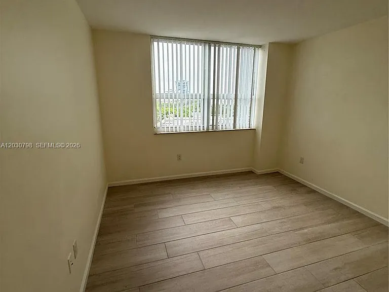 19501 W Country Club Dr #809 — Photo 5