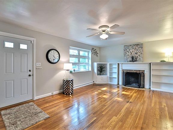 4th image of 1727 Tiffany Ln