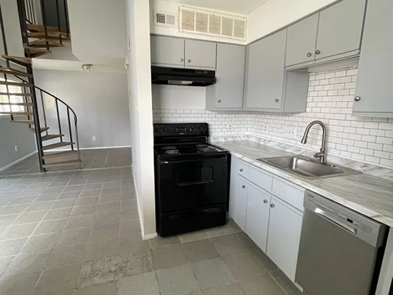 1840 Burton Dr #117 — Photo 4
