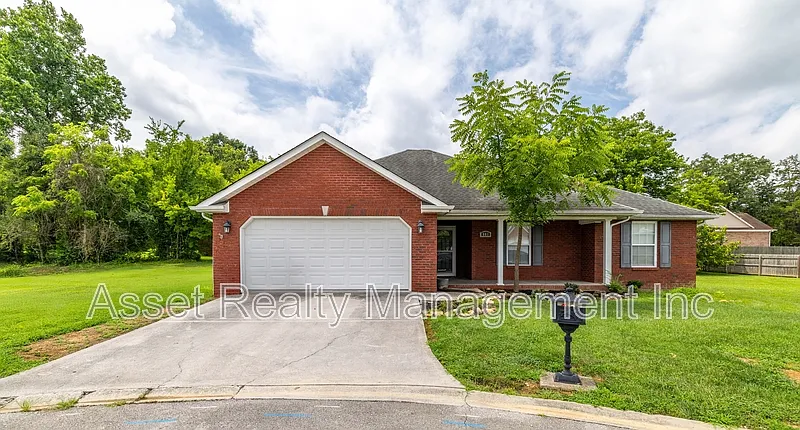 3 bed, 2.0 bath, 1302 sqft, $1,990 — Photo 3