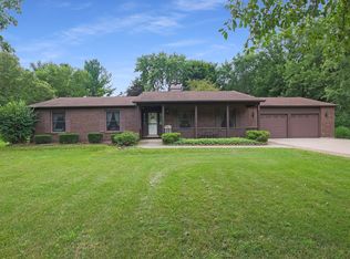 1210 Carol Crest Dr, Sleepy Hollow, IL 60118