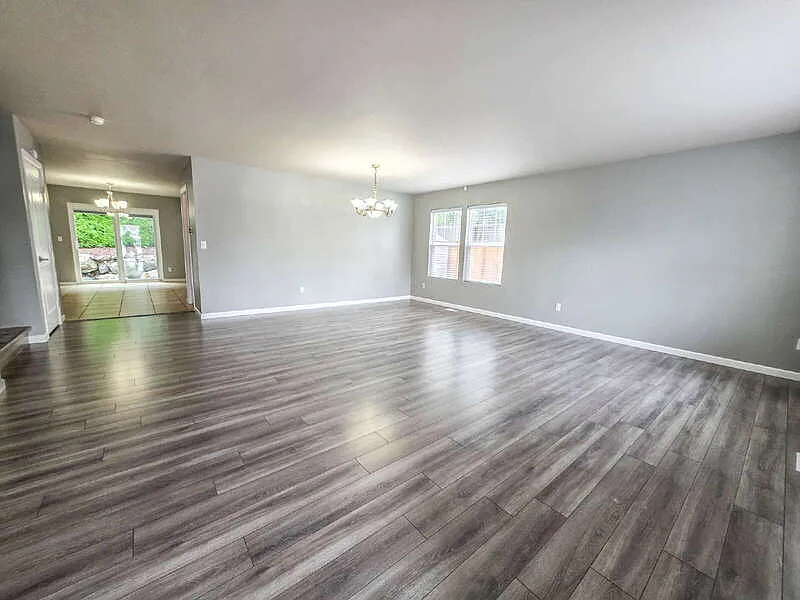 4 bed, 2.5 bath, 3060 sqft, $3,600 — Photo 2