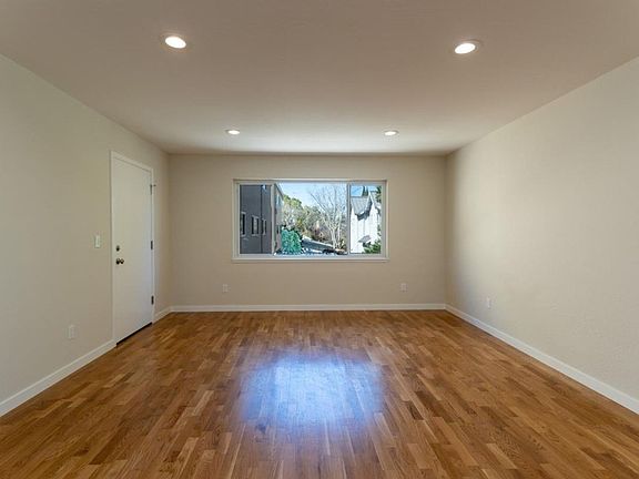 3rd image of 1828 Park Ave #5