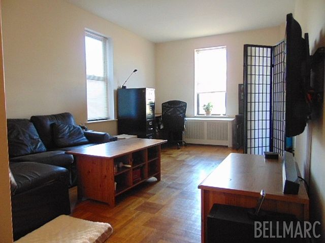 2nd image of 6015 Woodside Ave APT 4C