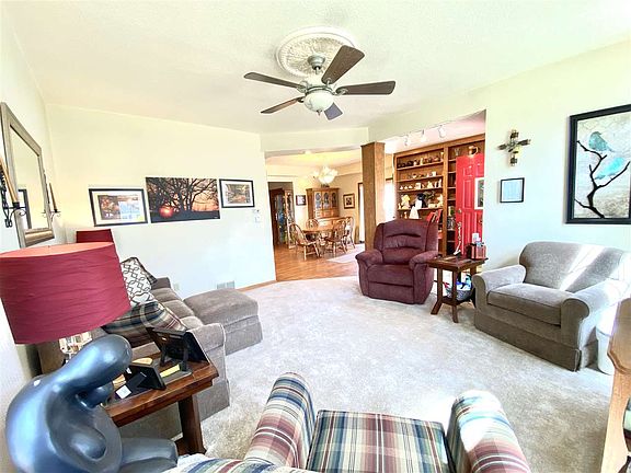 5th image of 405 Oak St