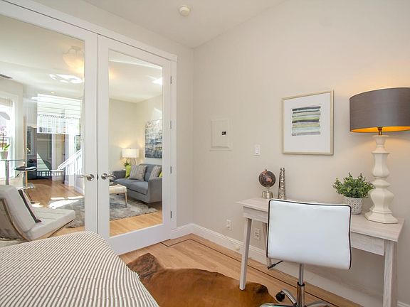 5th image of 1047A Oak St