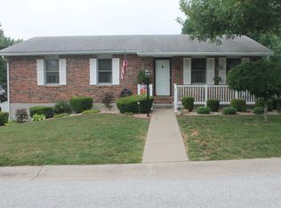 11 Village Rd, Hannibal, MO 63401