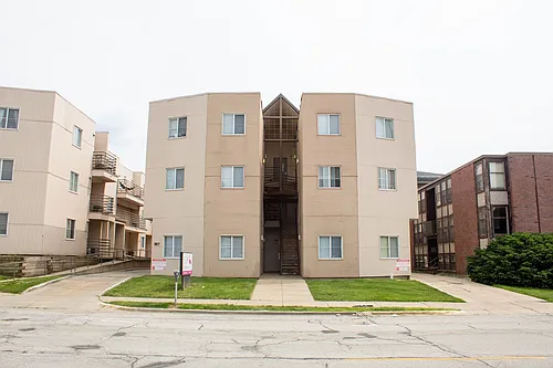 907 W Oregon St Photo 1
