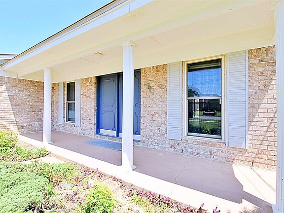 2nd image of 4014 Middlebury Dr