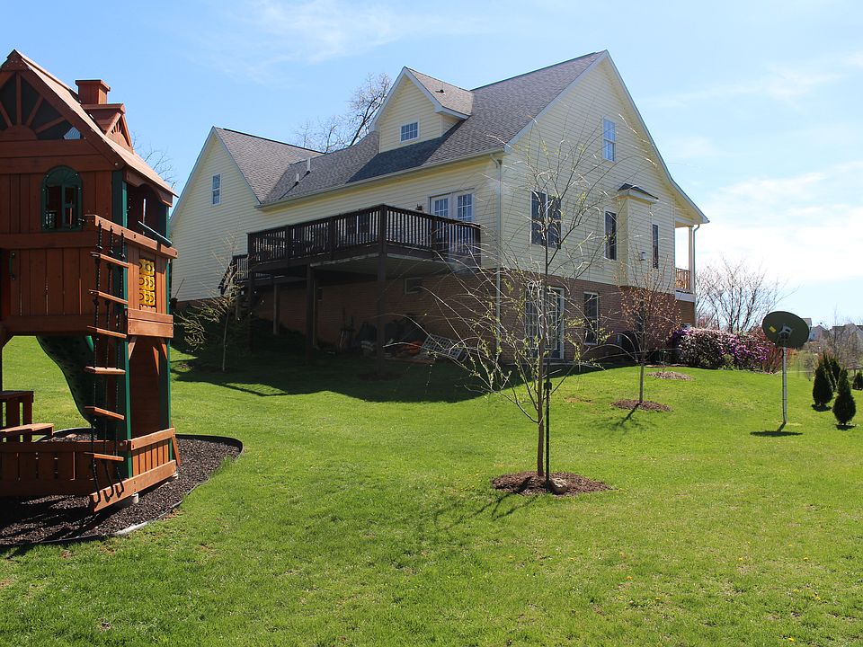 2nd image of 492 Arborshade Dr