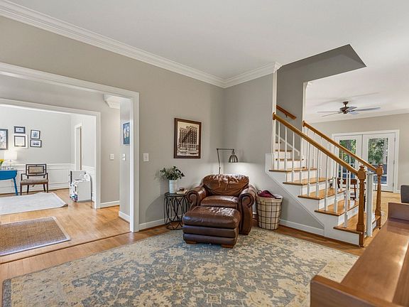 3rd image of 32 Wrenwood Ct