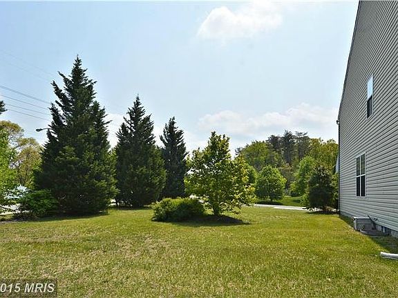 4th image of 652 Stags Leap Ct