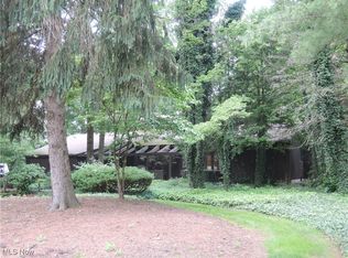 1979 Twin Oaks Dr, Youngstown, OH