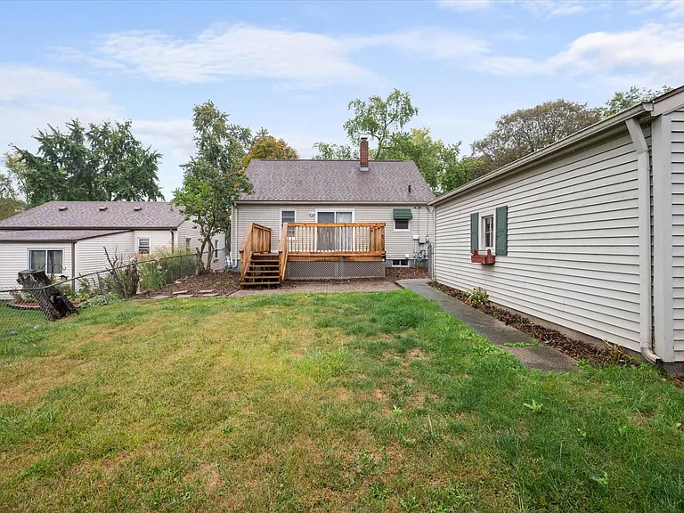 2607 Stanford Ave — Photo 15