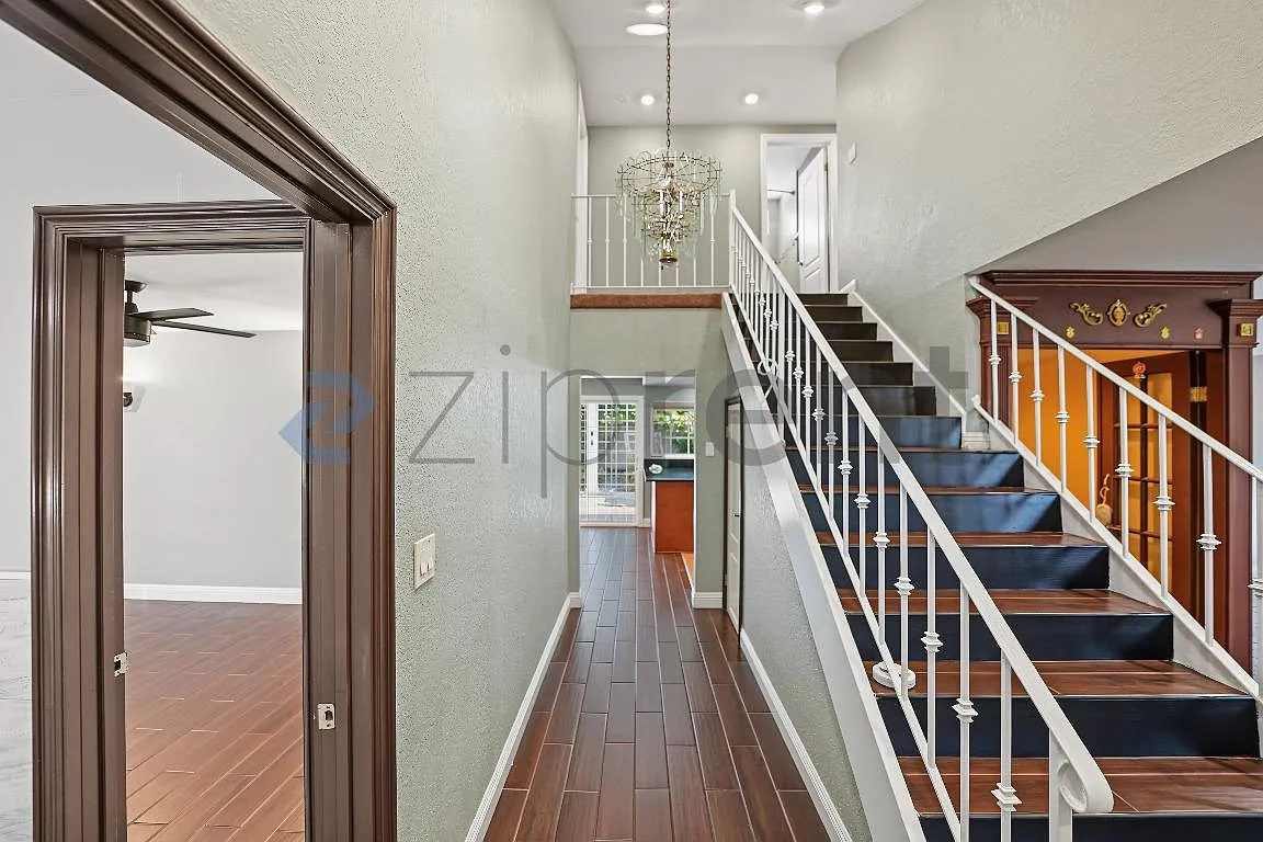 4 bed, 2085 sqft, $5,000 — Photo 4