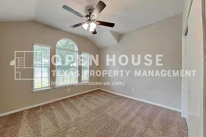 2222 Friarwood Trl — Photo 14