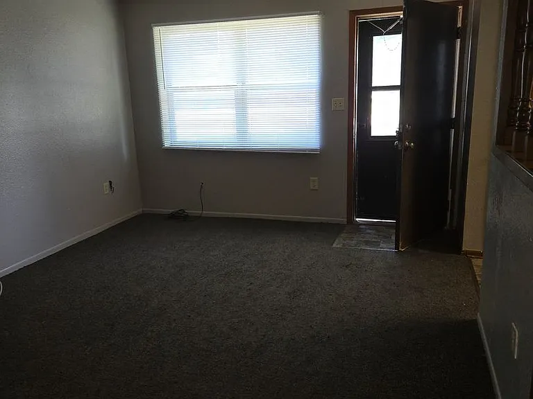 813 Delaware St — Photo 11