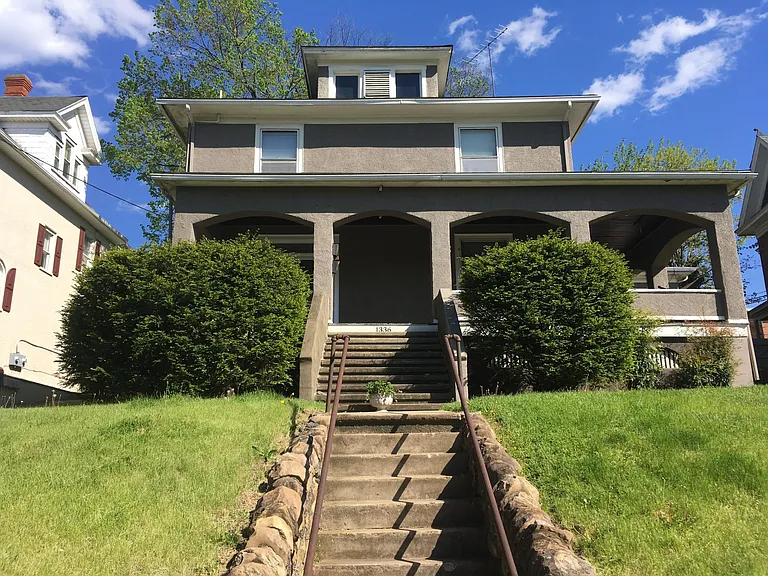 1336 Maple Ave SW #B — Photo 1
