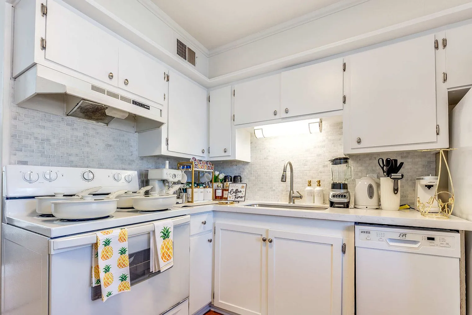2 bed, 1.0 bath, 699 sqft, $3,495 — Photo 4