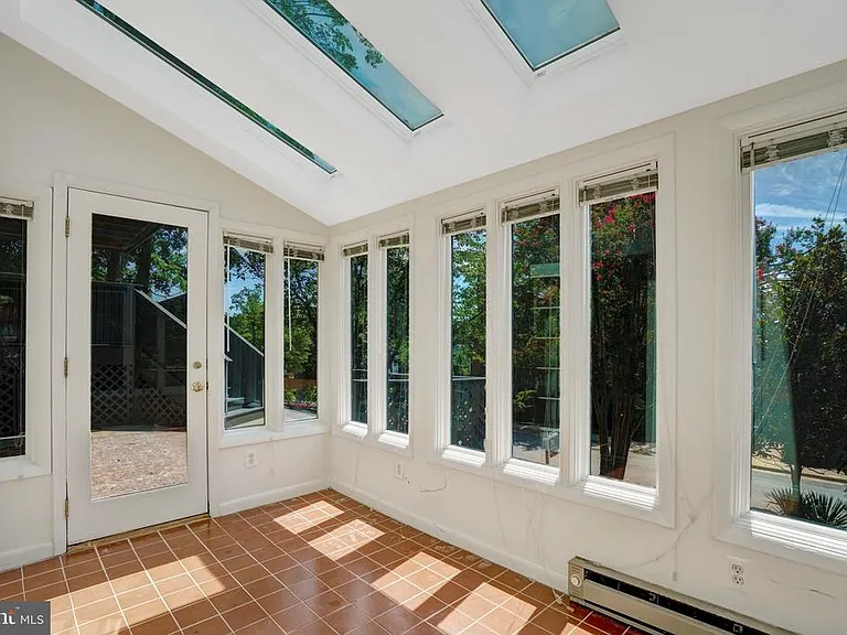 203 W Glendale Ave — Photo 31