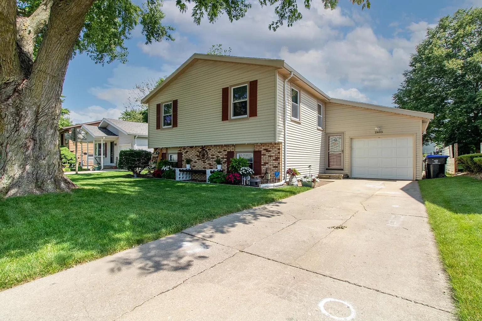 2405 Anchor Dr photo 1