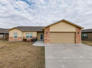 2704 Donnas Way, Manhattan, KS 66502