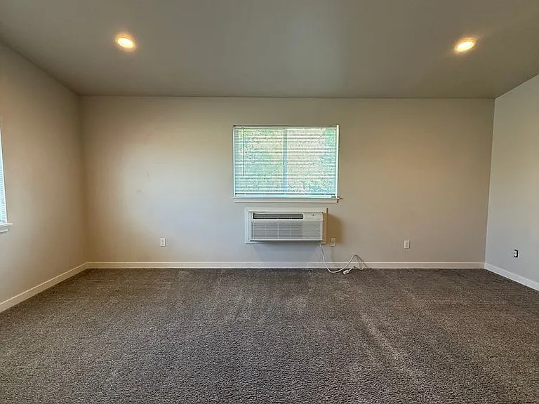 47 Samantha Ct — Photo 16