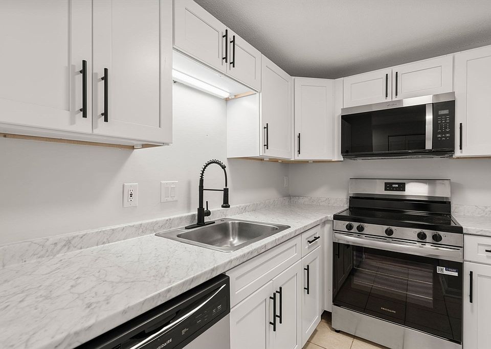 1st image of 25 Longworth Ave Unit 4