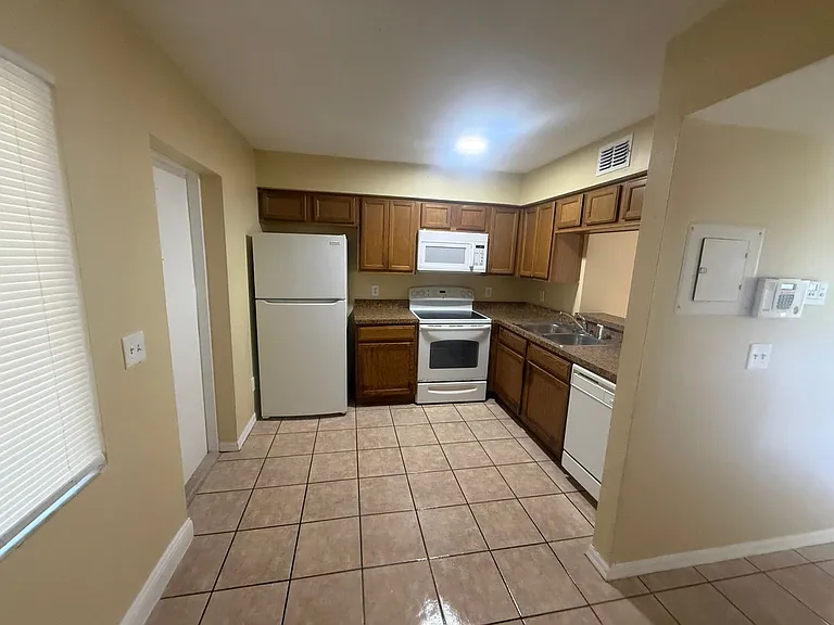 213 S Moss Rd — Photo 5