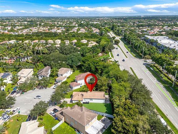 3rd image of 16118 SW 28th Ct