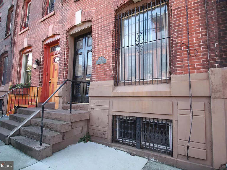 2642 Brown St #1 — Photo 1