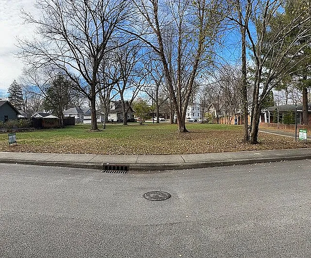 21 McKinley Blvd photo 1